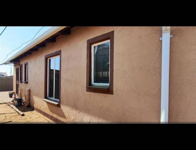 3 BEDROOM HOUSE FOR SALE IN WINDMILL PARK EXT